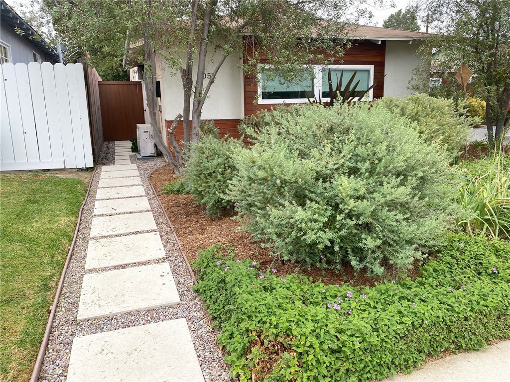 7052 Whitaker