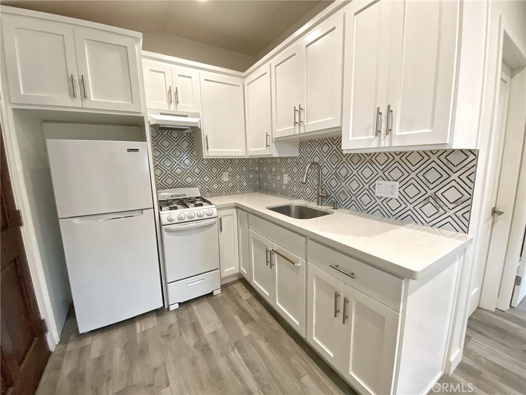 7052 Whitaker