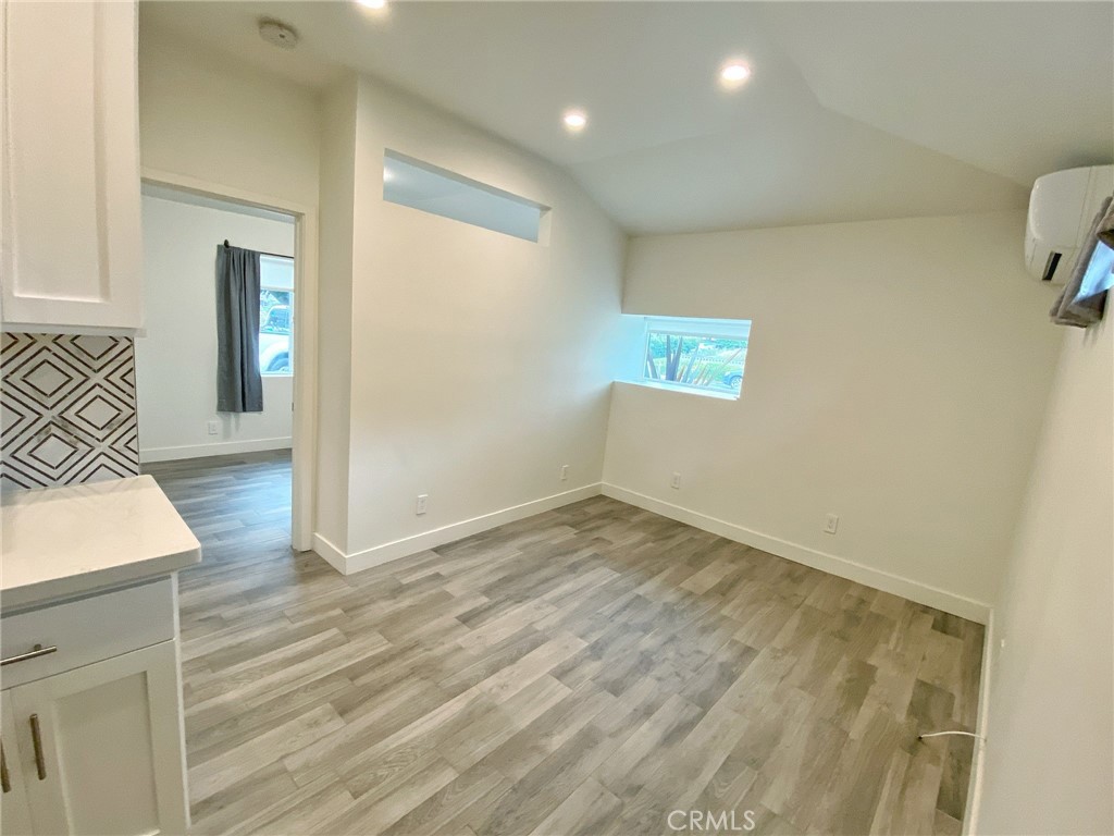 7052 Whitaker