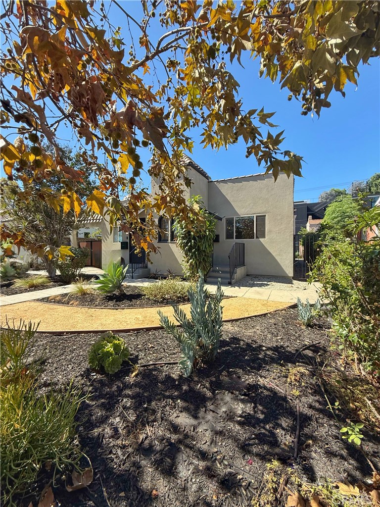 2953 S Bronson