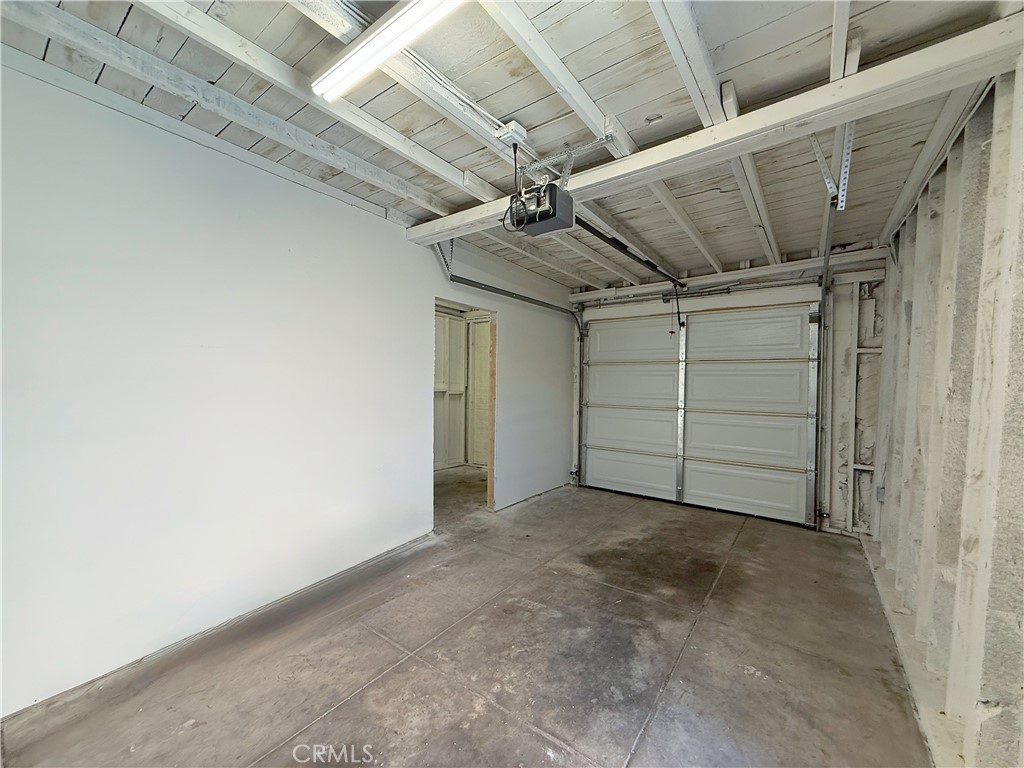 2953 S Bronson