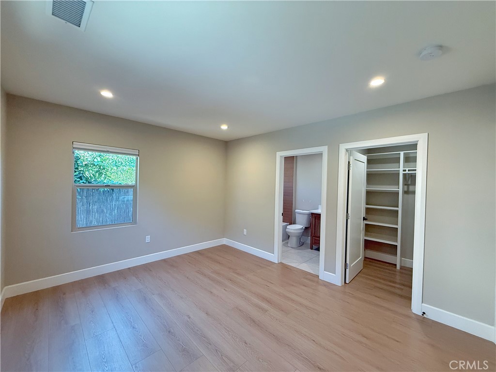 2953 S Bronson