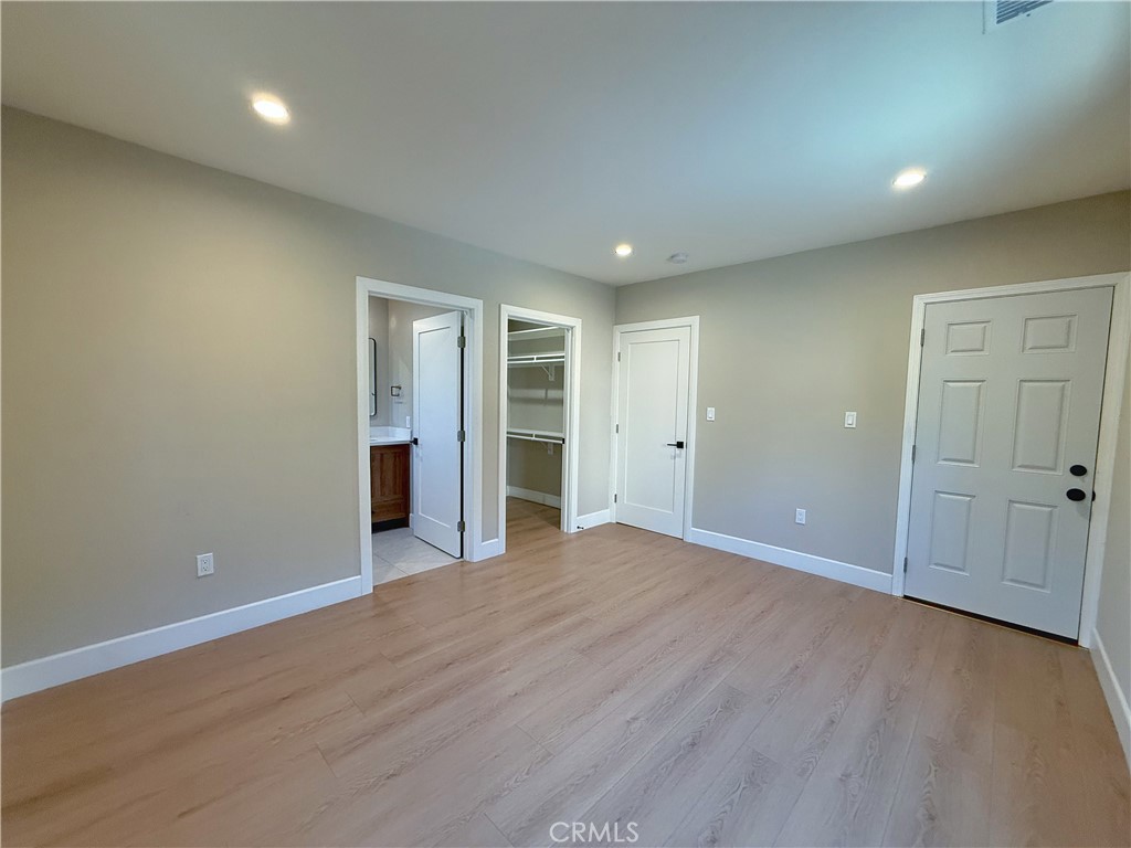 2953 S Bronson