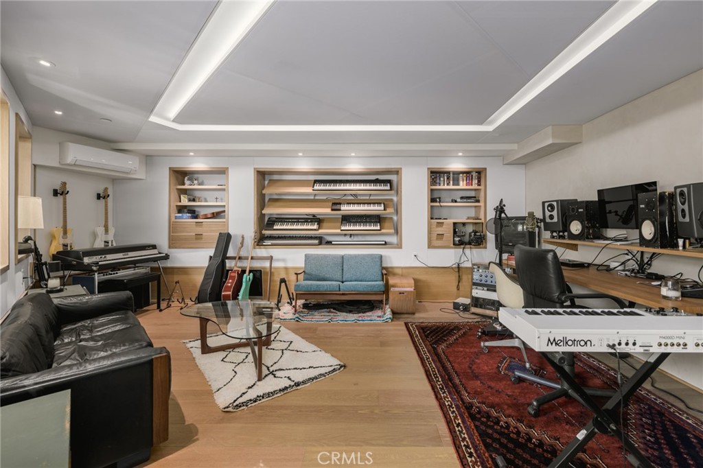 6050 Mulholland Highway