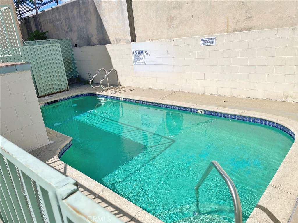 15527 Parthenia Street 4