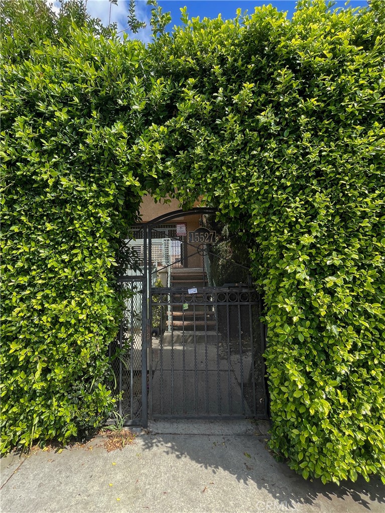 15527 Parthenia Street 4