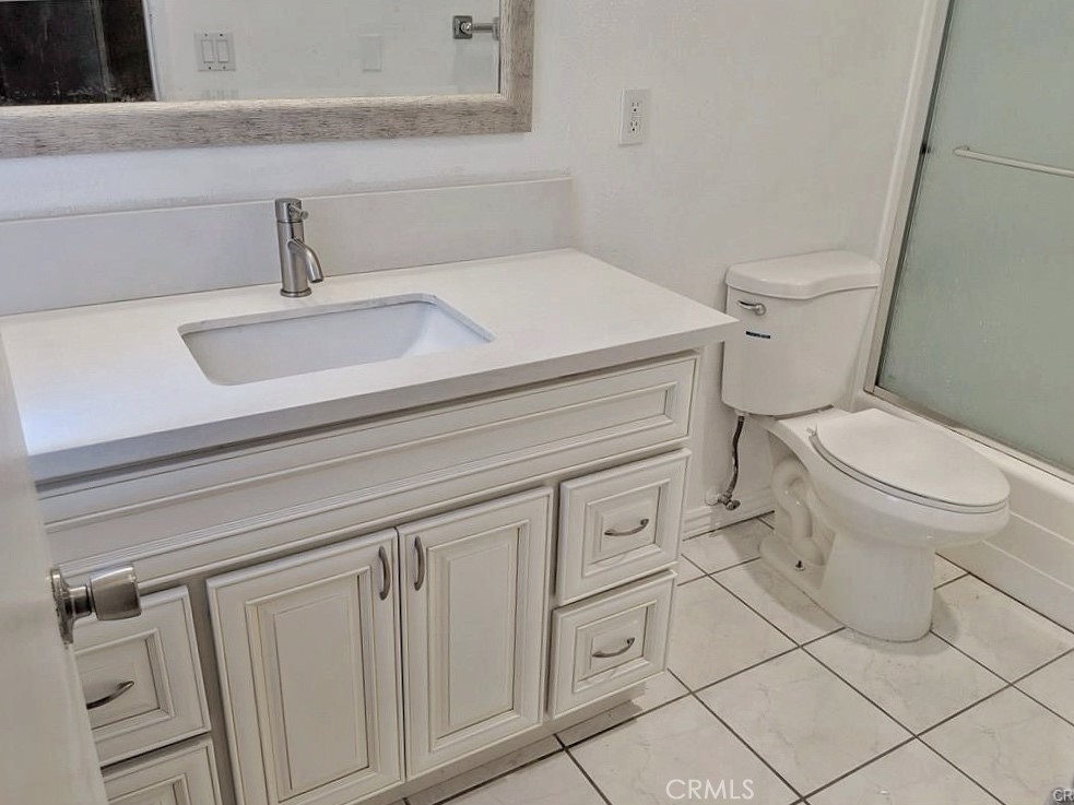 15527 Parthenia Street 4