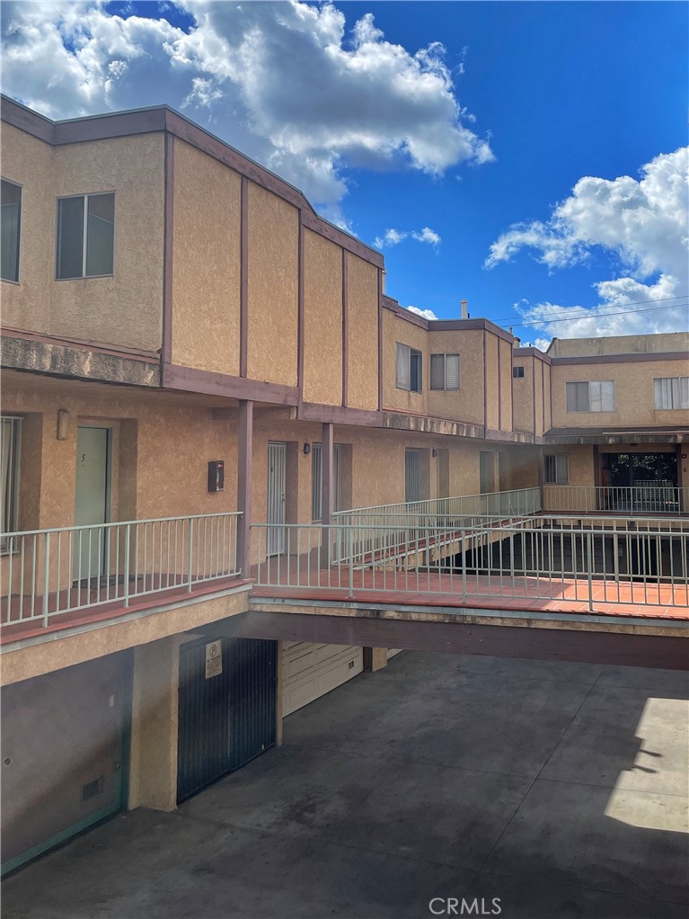 15527 Parthenia Street 4