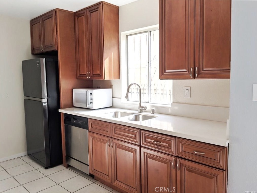 15527 Parthenia Street 4