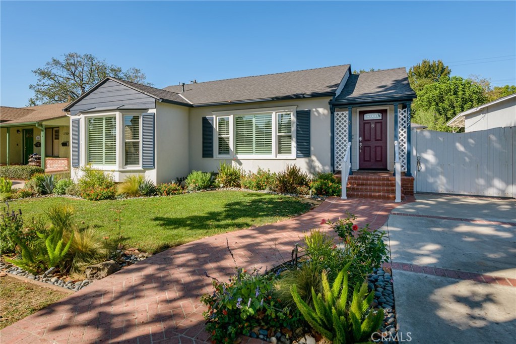 17527 Lemay Place Lake Balboa Ca Us 91406 Sr26217497