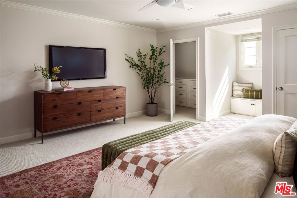 1100 Las Pulgas Place