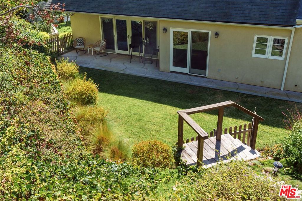 1100 Las Pulgas Place