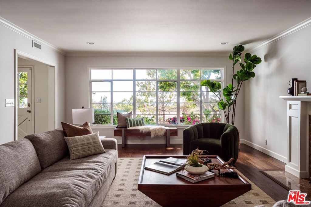 1100 Las Pulgas Place