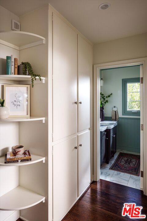 1100 Las Pulgas Place