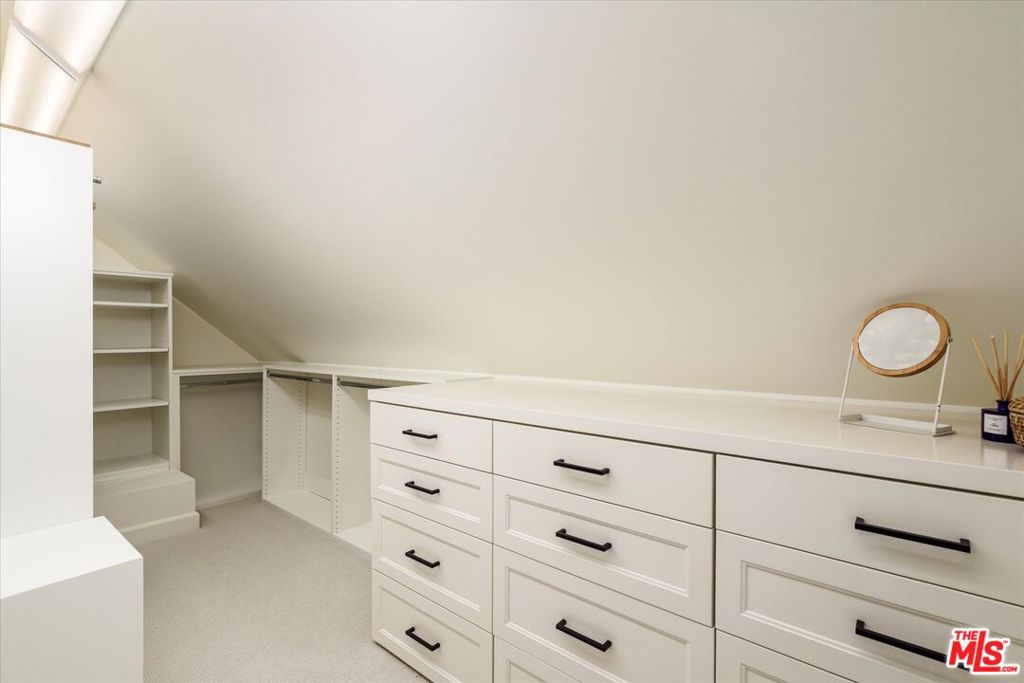 1100 Las Pulgas Place