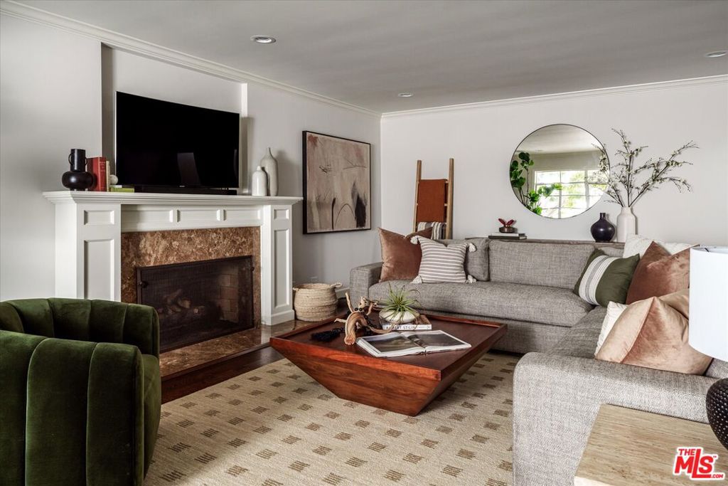 1100 Las Pulgas Place