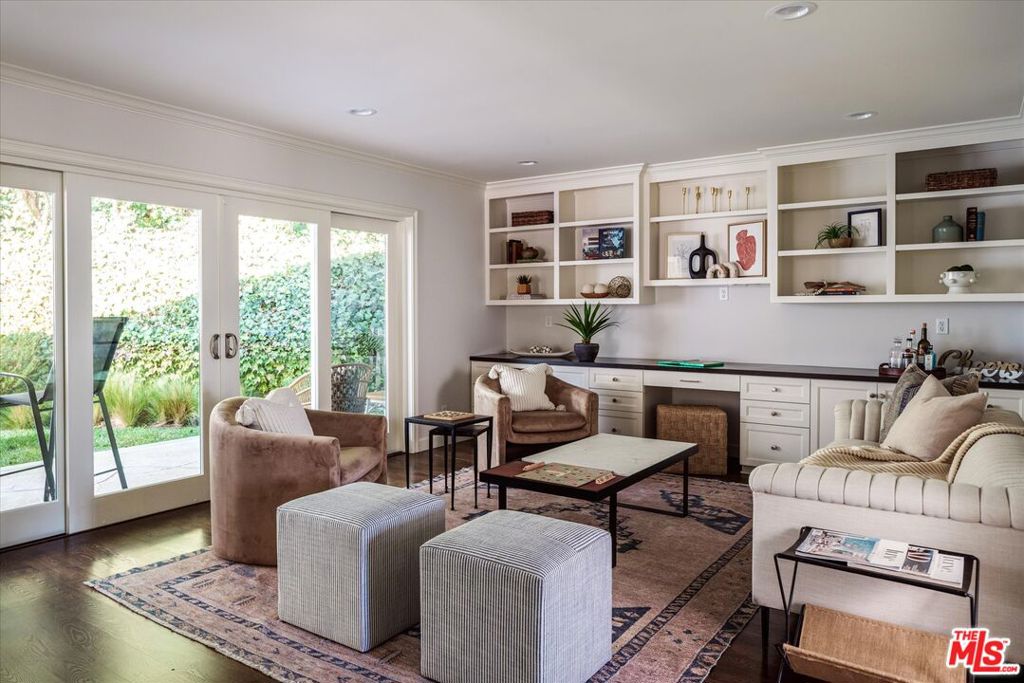 1100 Las Pulgas Place