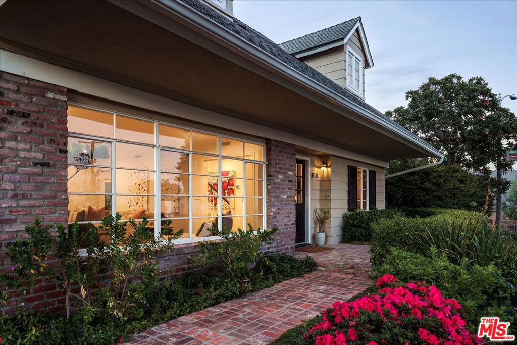 1100 Las Pulgas Place