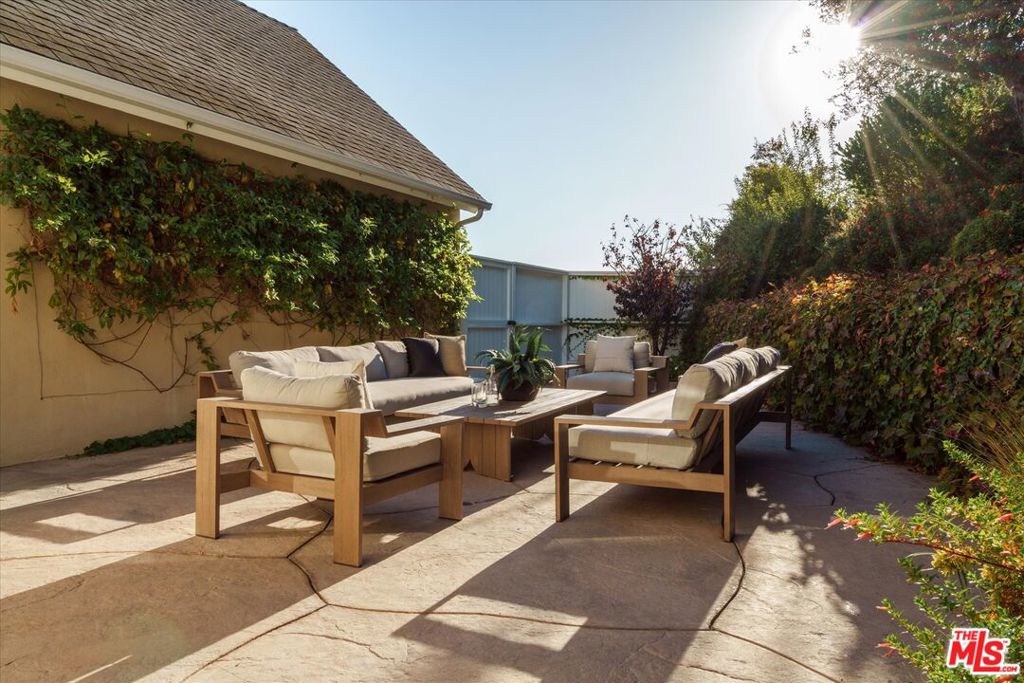 1100 Las Pulgas Place