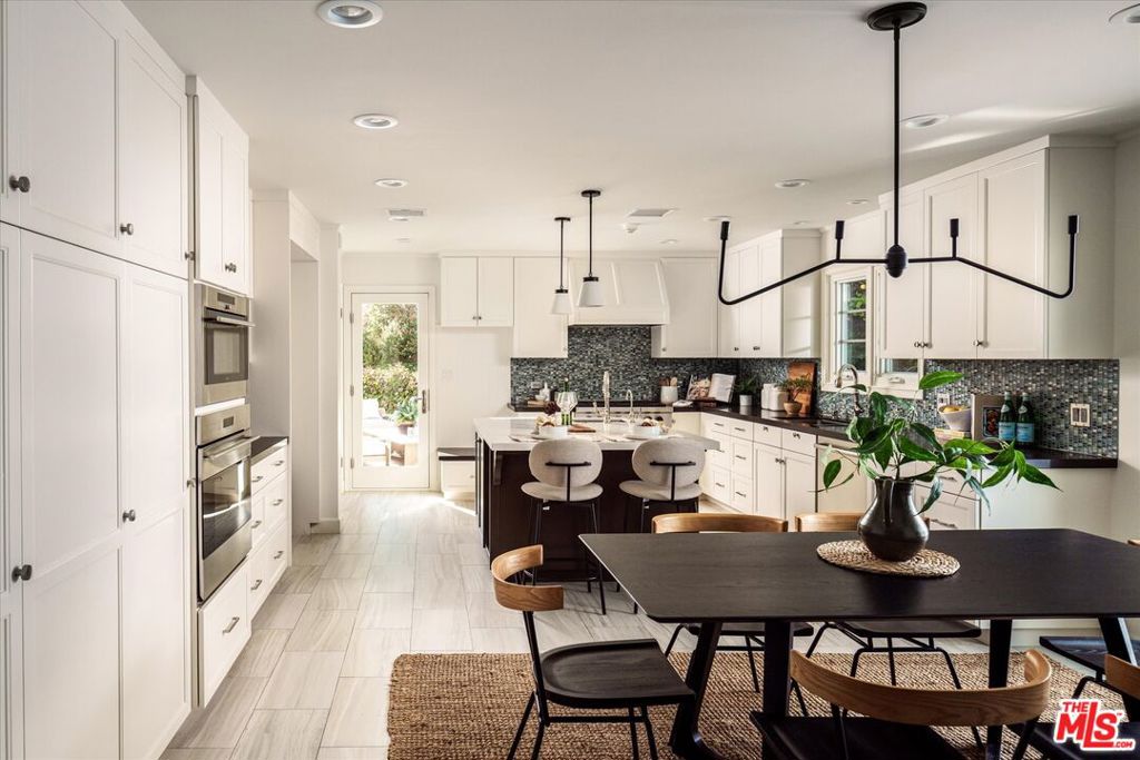 1100 Las Pulgas Place