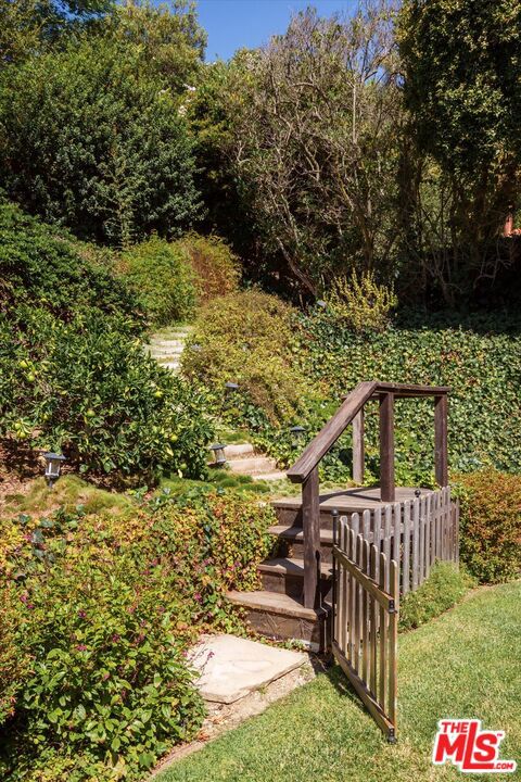 1100 Las Pulgas Place