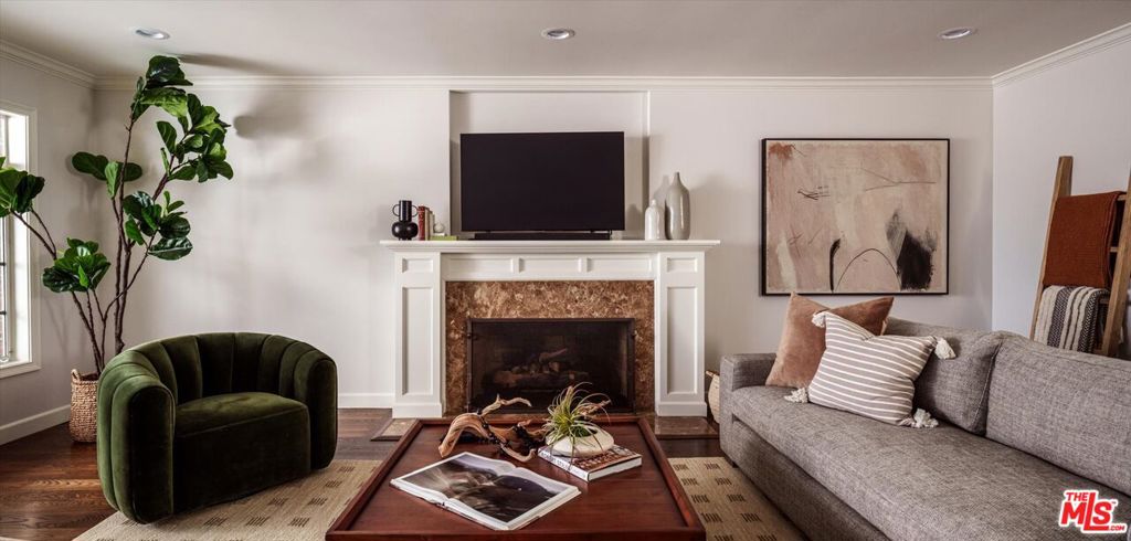 1100 Las Pulgas Place