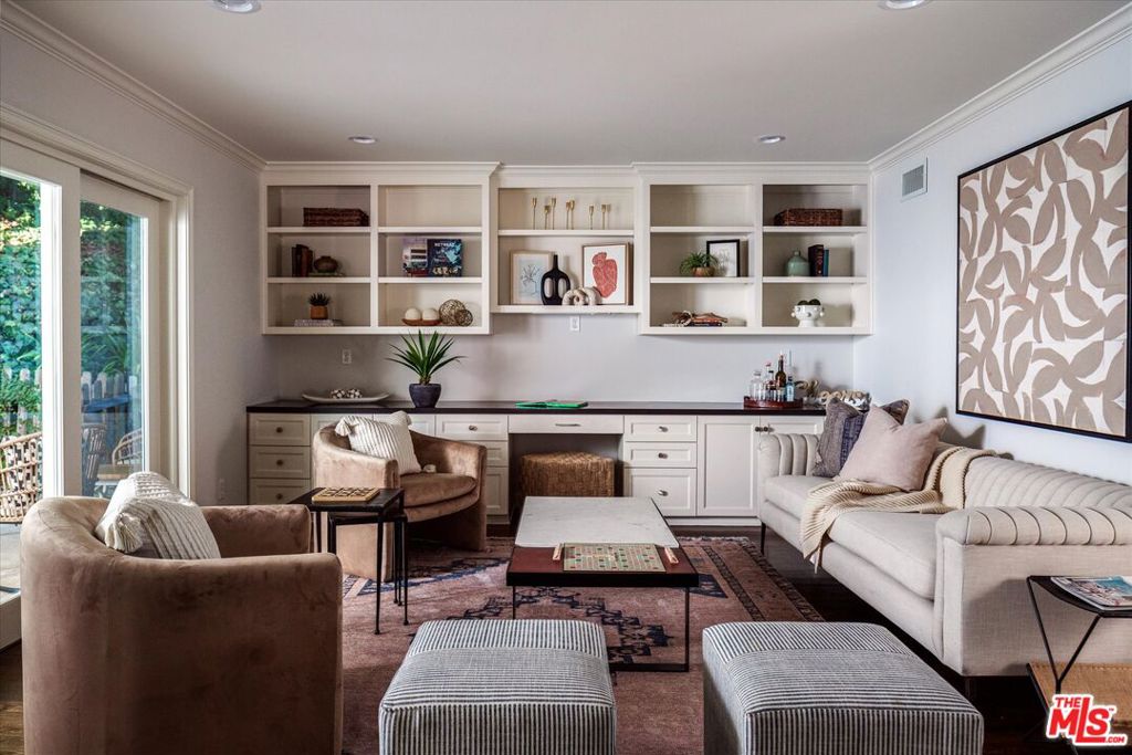 1100 Las Pulgas Place