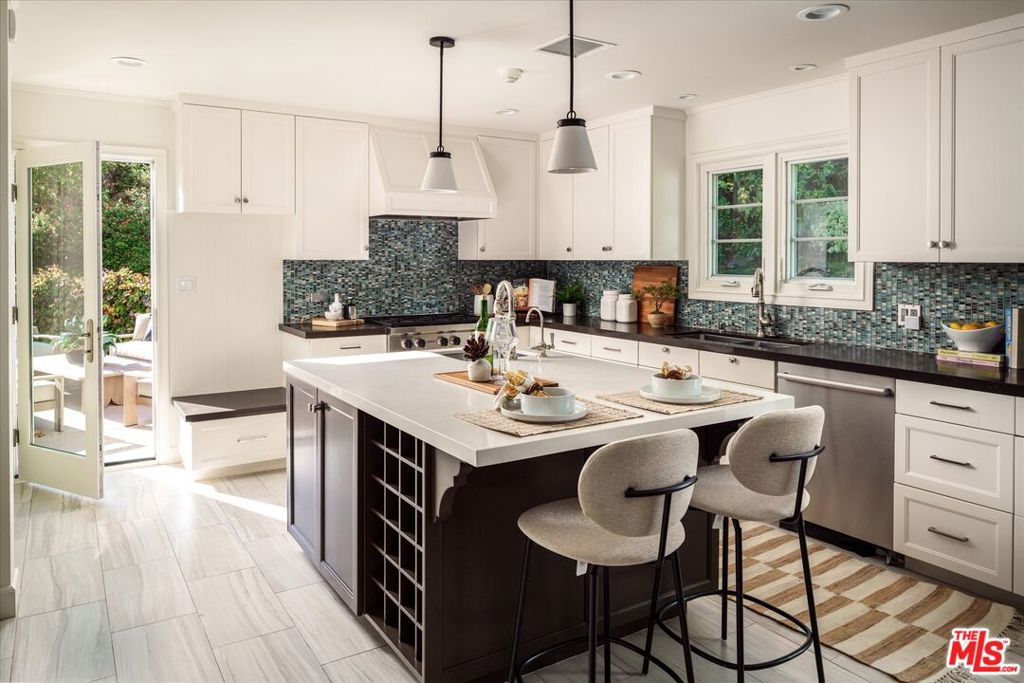 1100 Las Pulgas Place