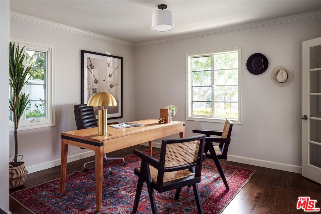 1100 Las Pulgas Place