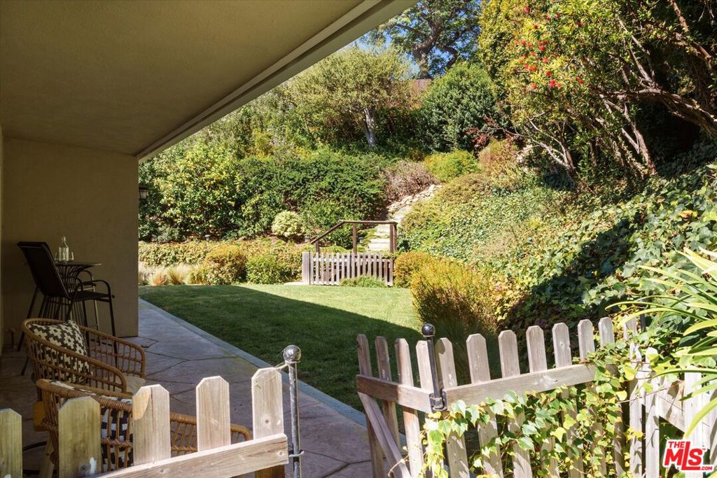 1100 Las Pulgas Place