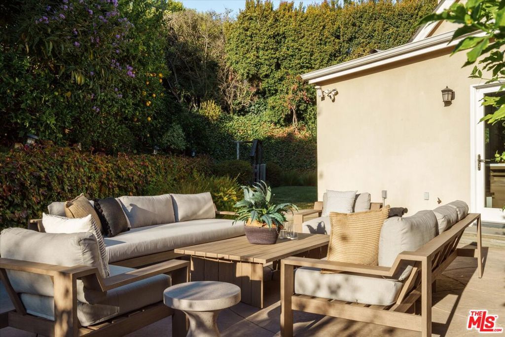 1100 Las Pulgas Place