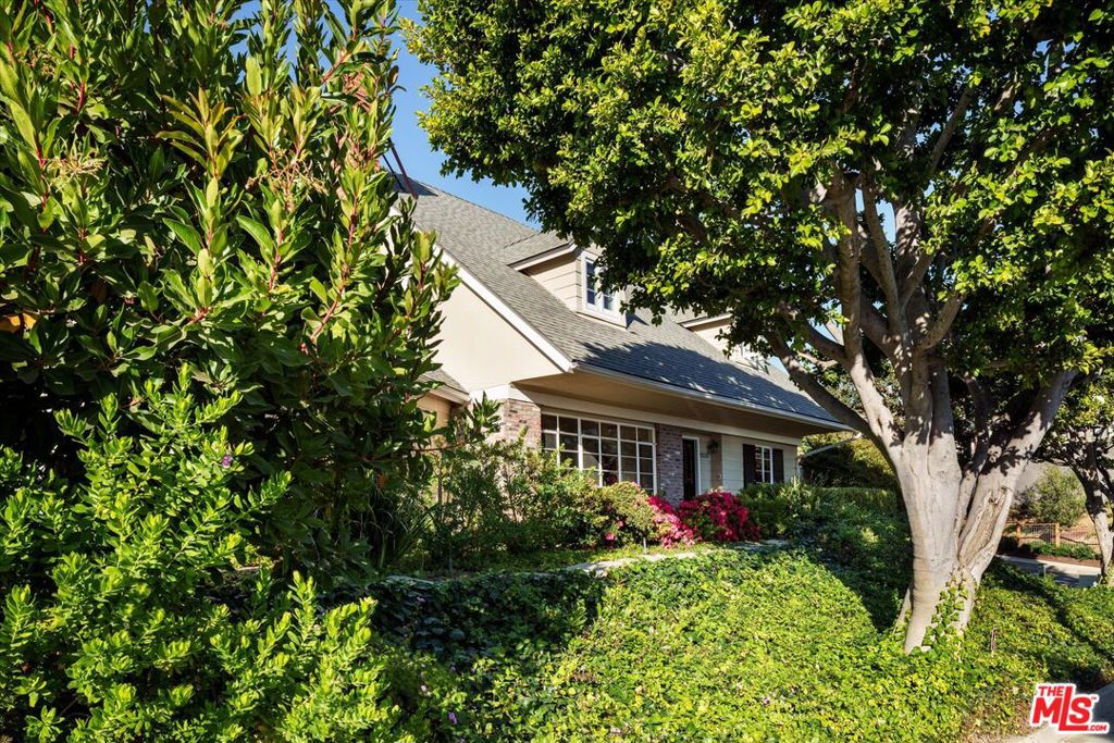 1100 Las Pulgas Place