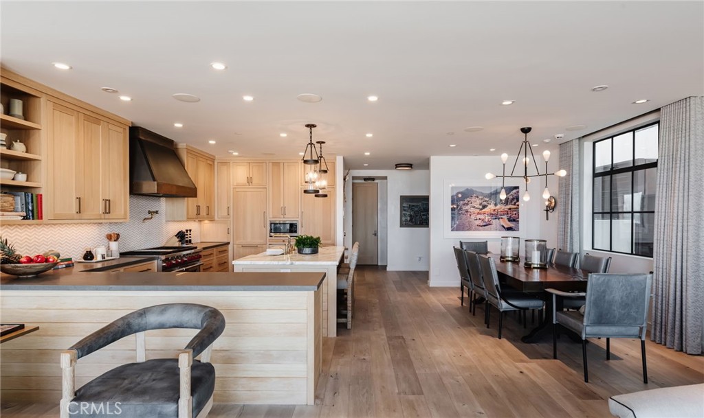3222 The Strand