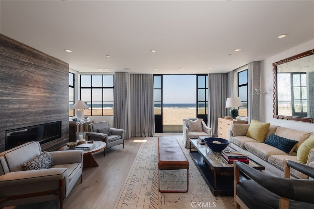 3222 The Strand