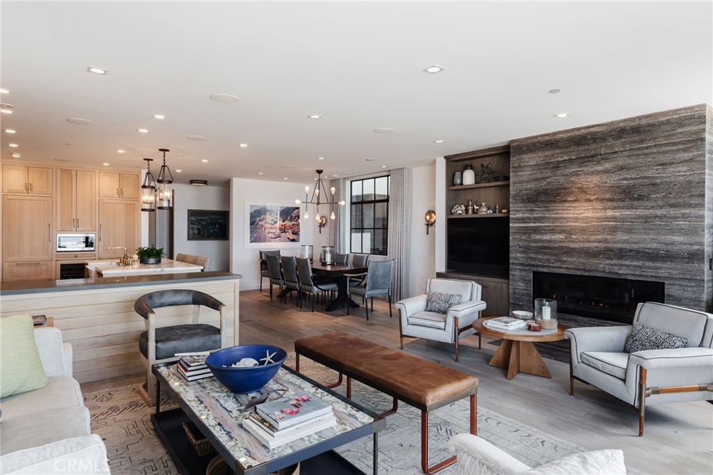 3222 The Strand
