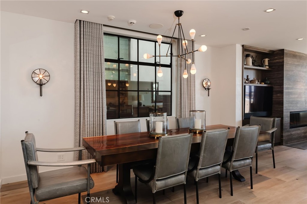 3222 The Strand