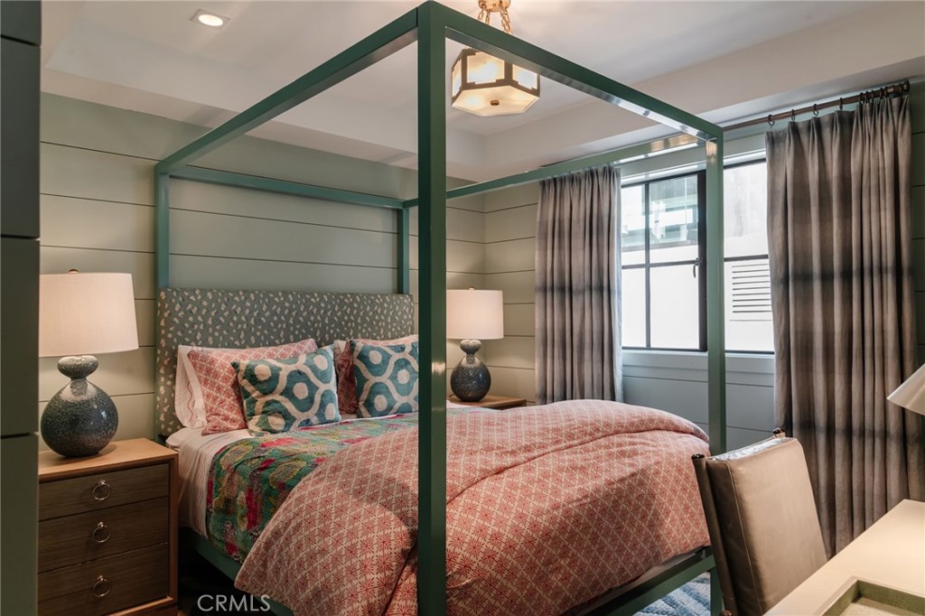3222 The Strand