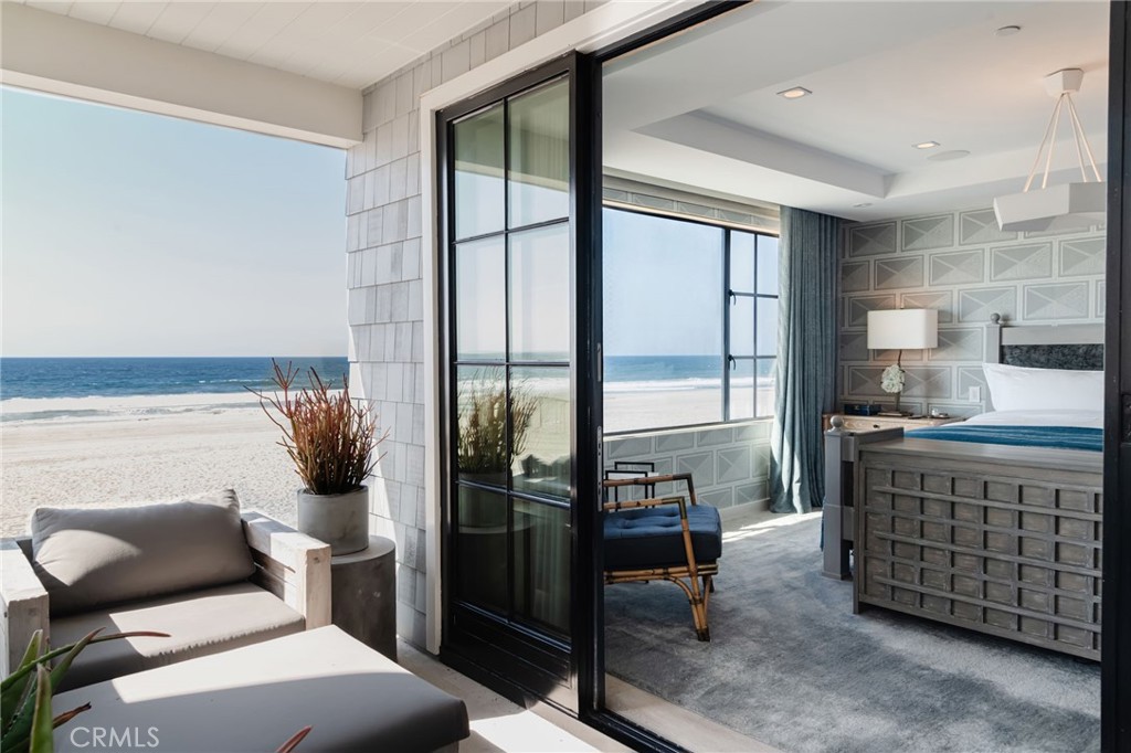 3222 The Strand