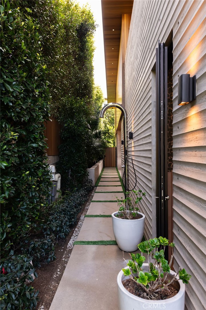 100 N Dianthus Street
