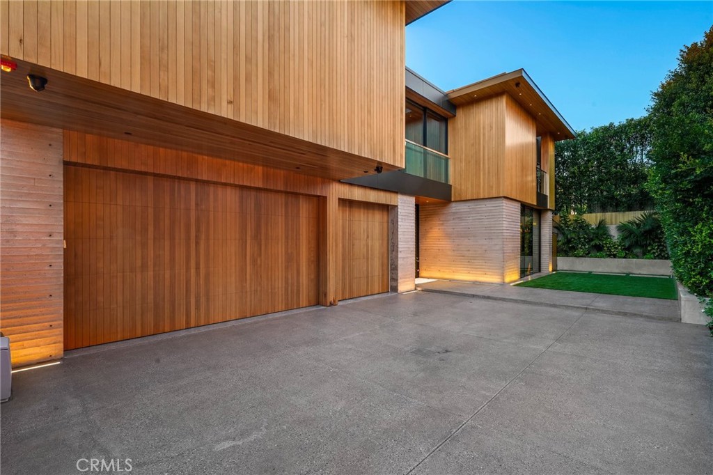 100 N Dianthus Street