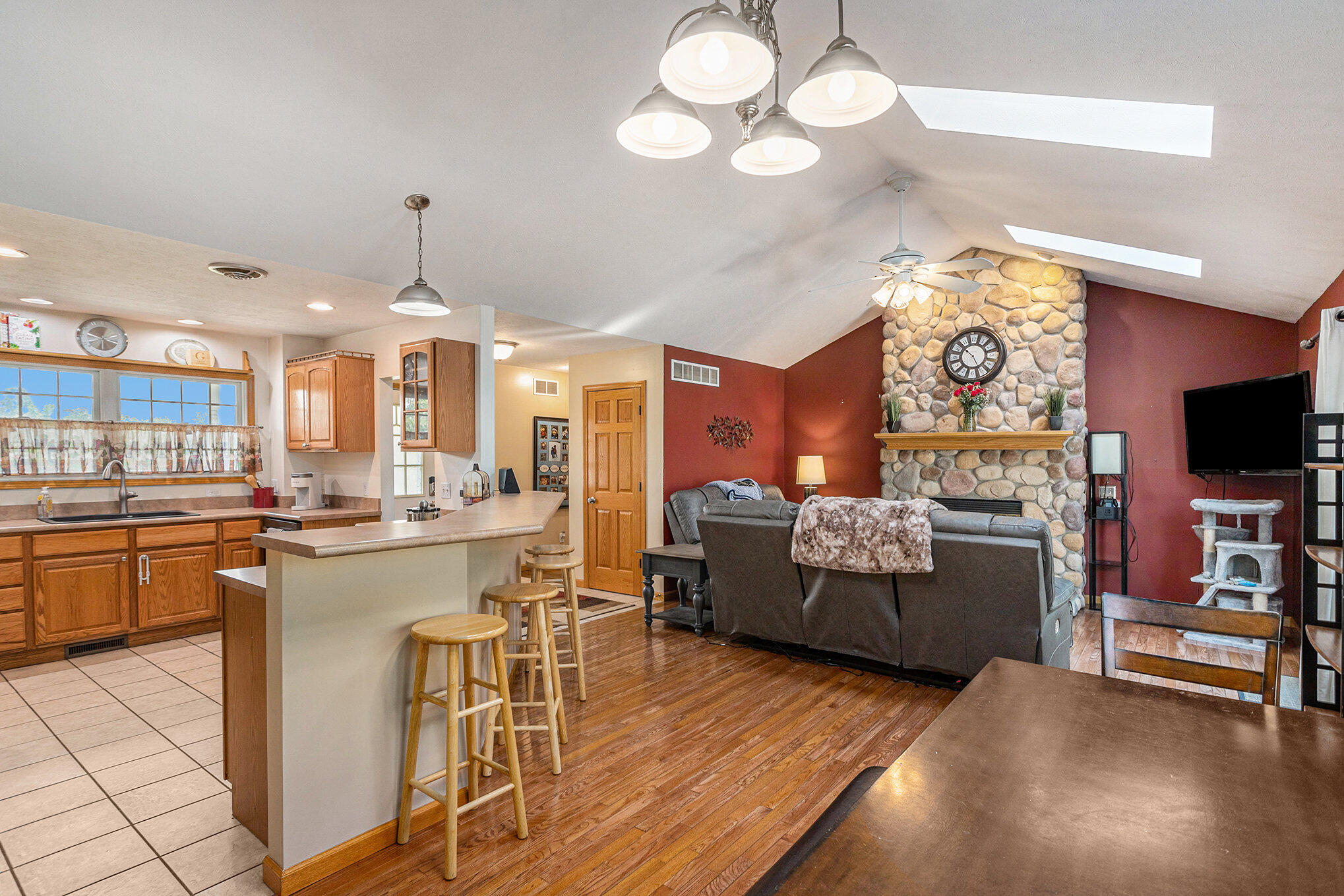 2986 Maplewood Street