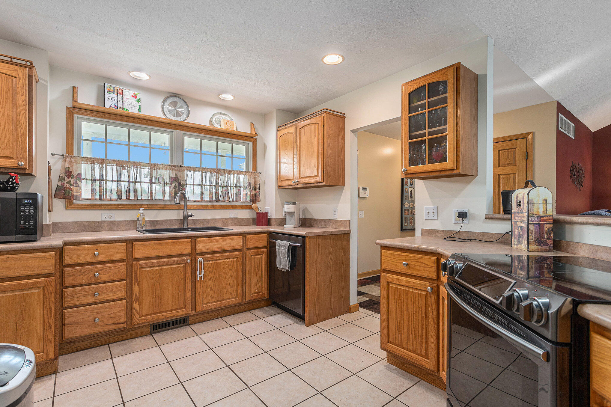 2986 Maplewood Street