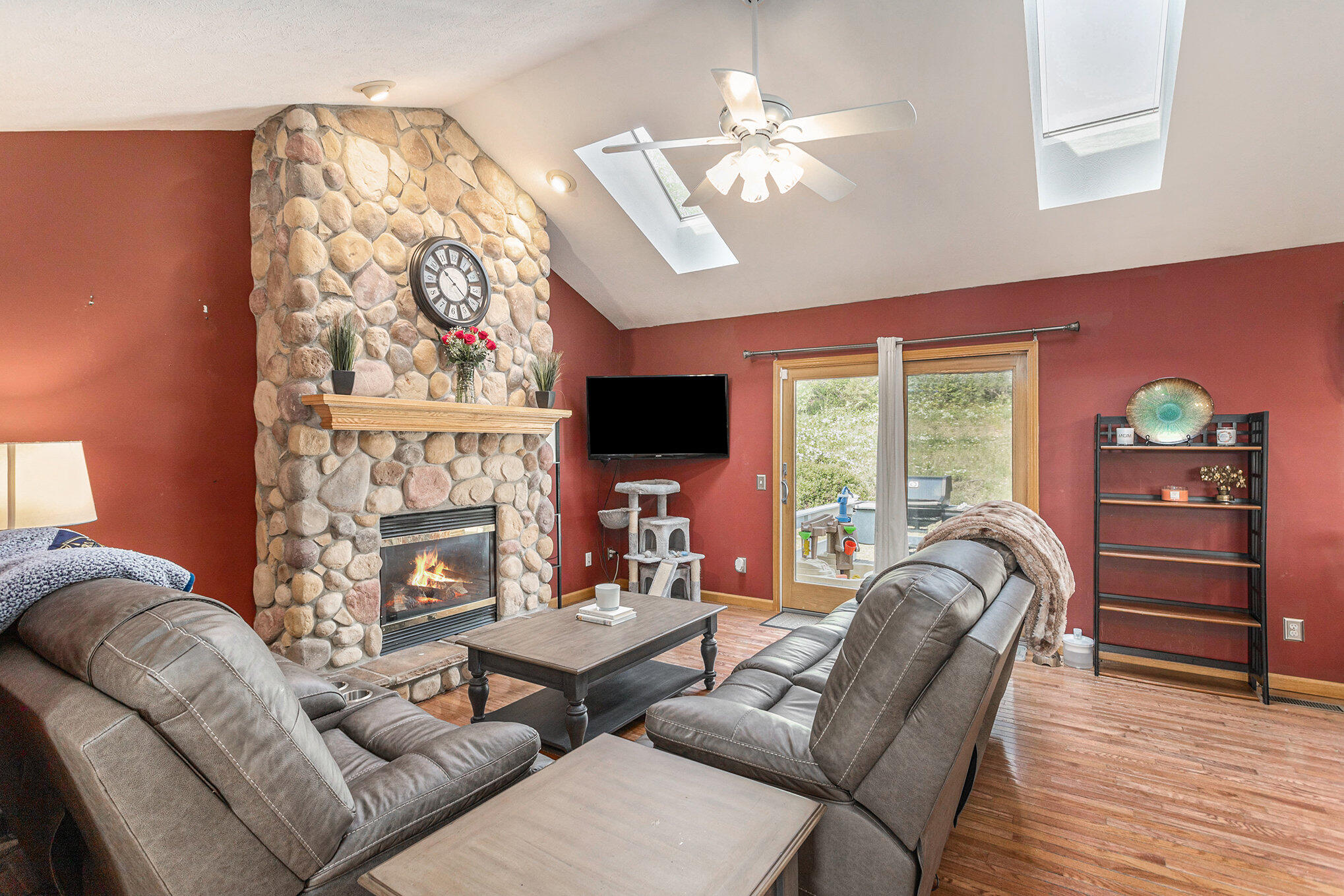 2986 Maplewood Street