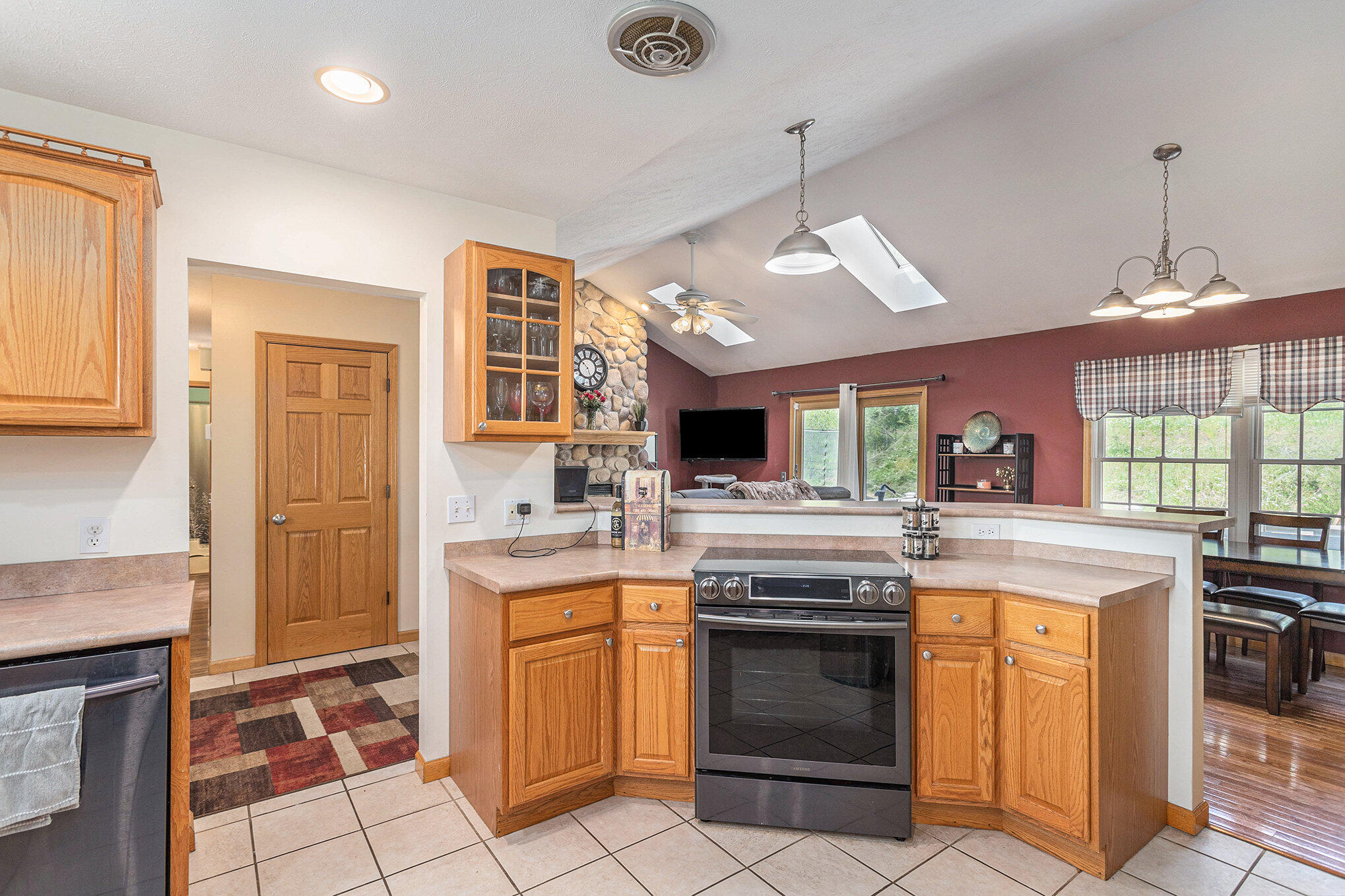 2986 Maplewood Street