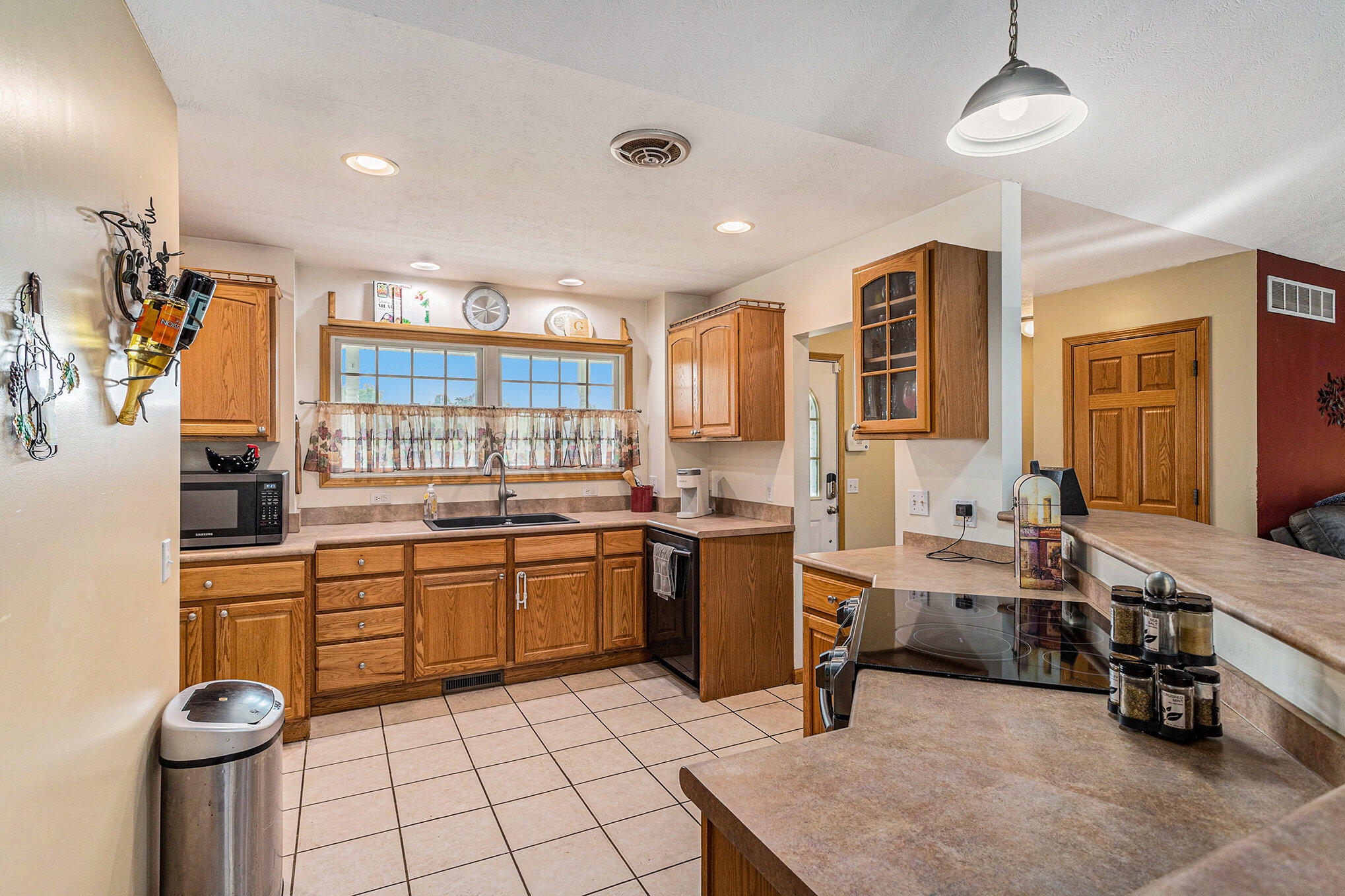 2986 Maplewood Street