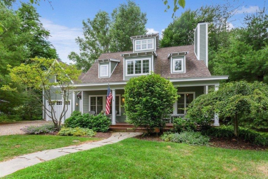 9986 Cottage Lane