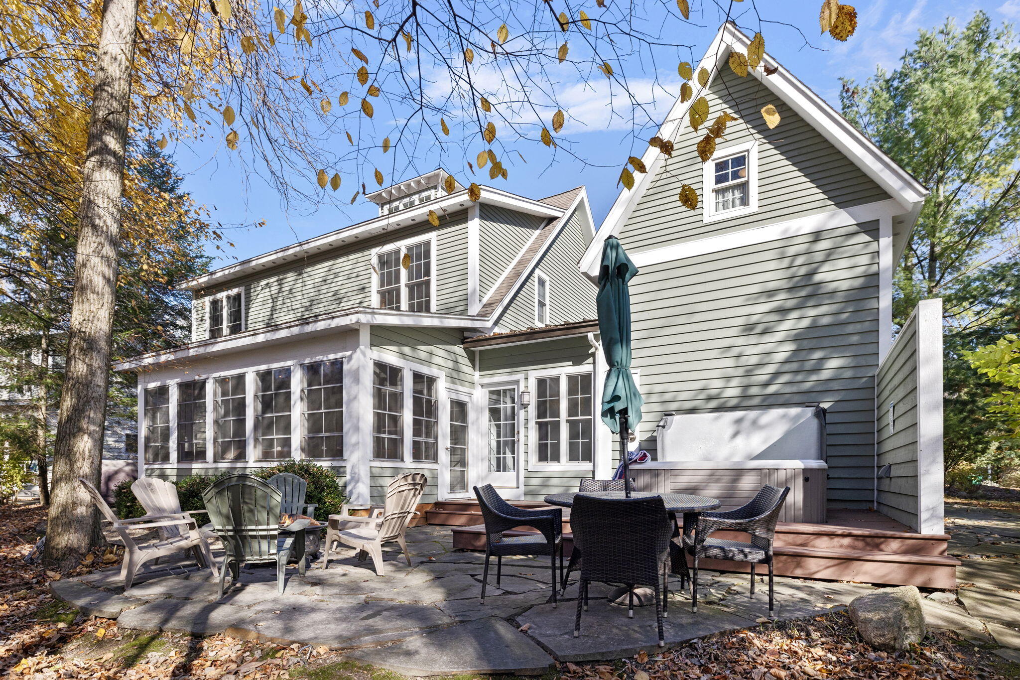 9986 Cottage Lane