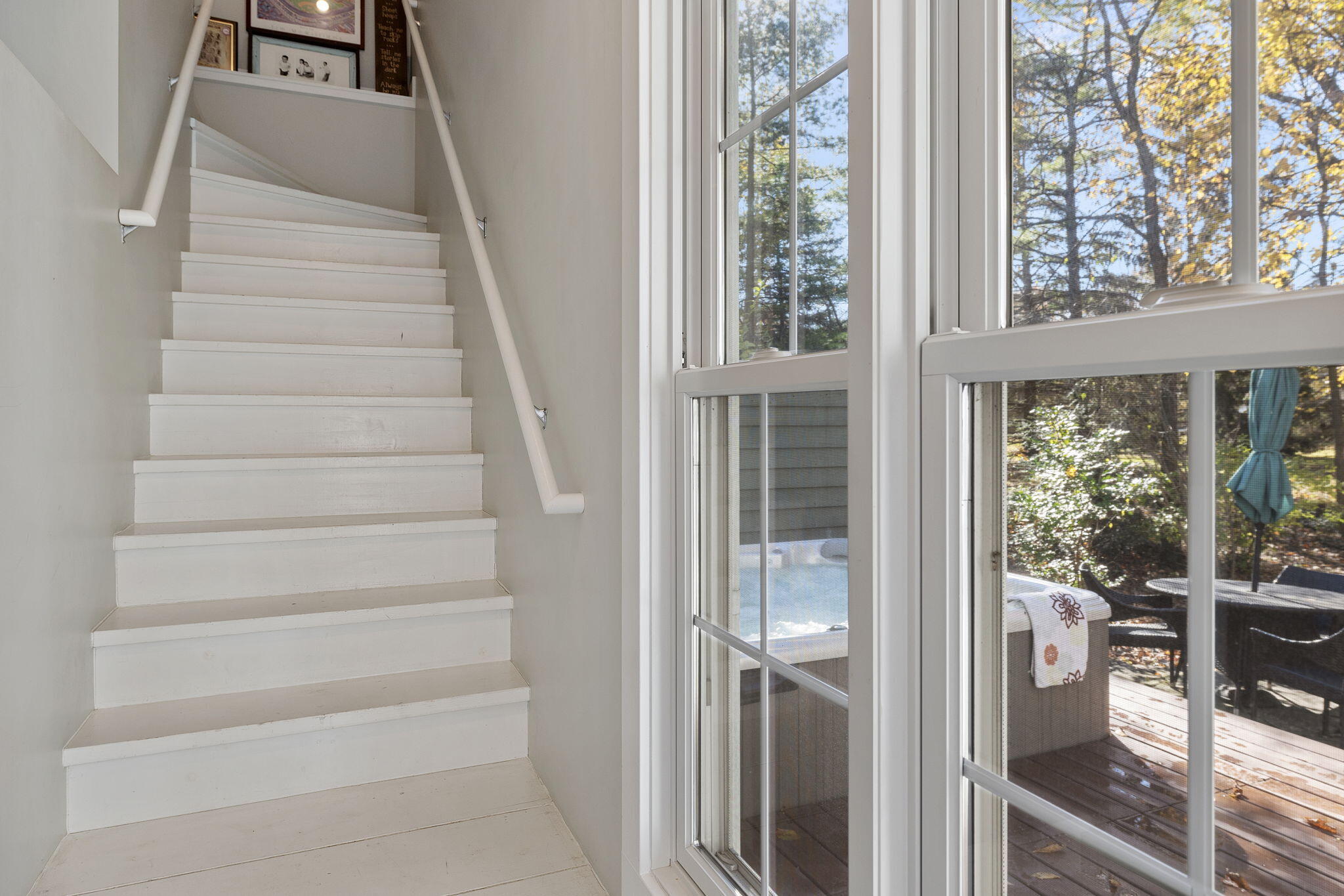 9986 Cottage Lane