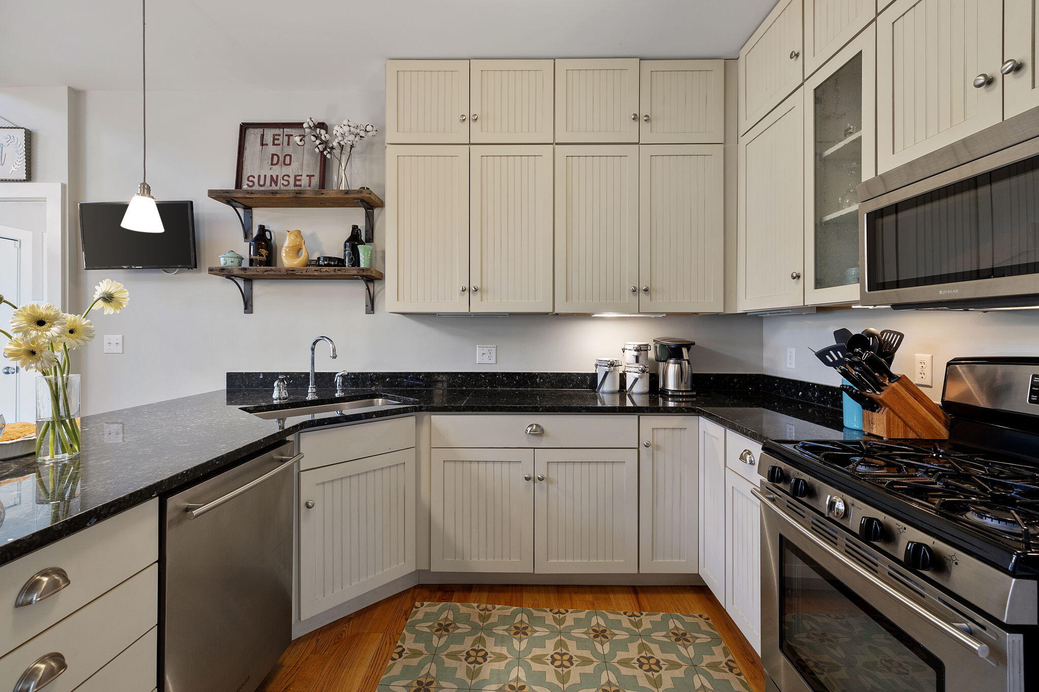 9986 Cottage Lane