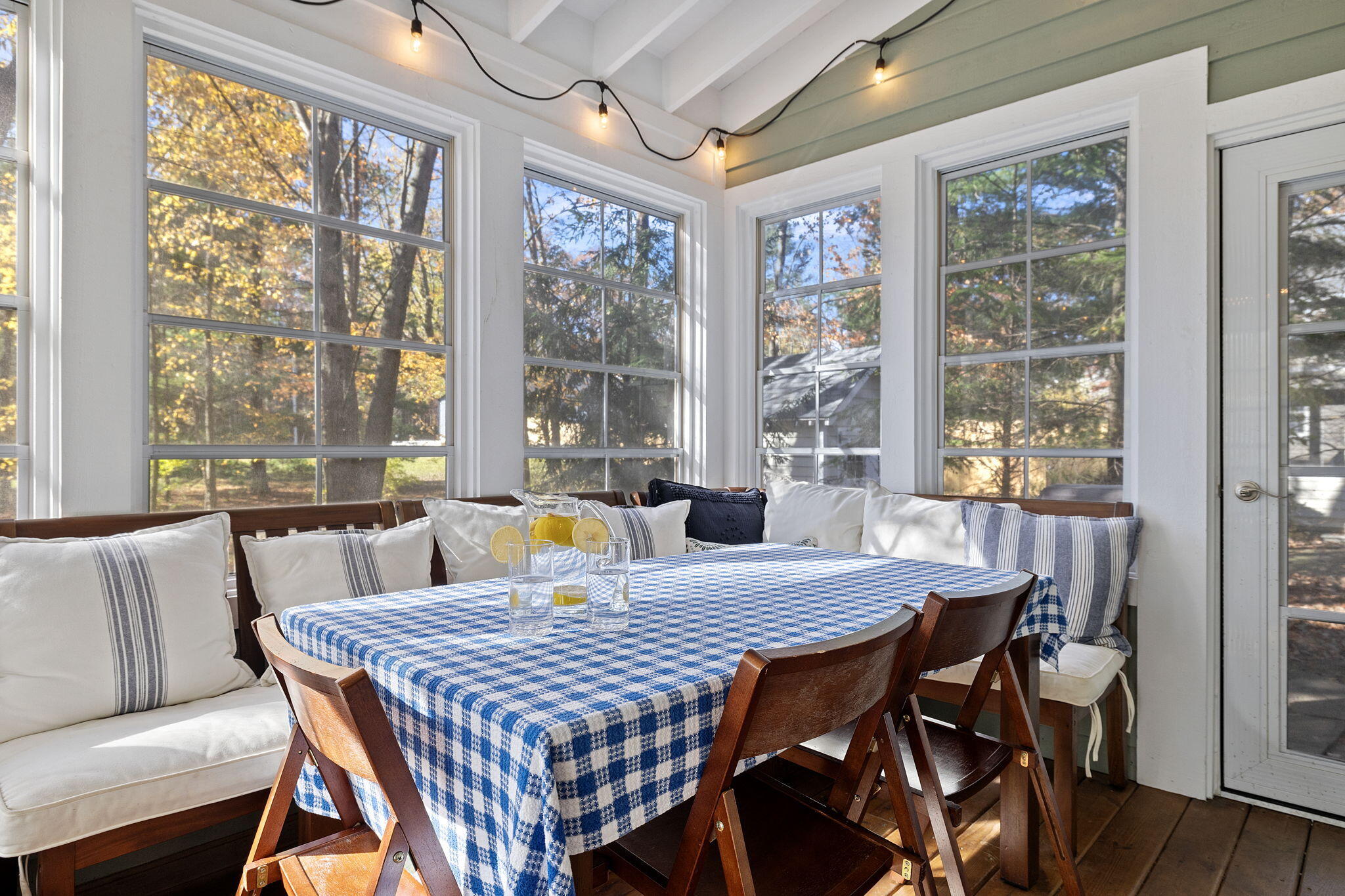 9986 Cottage Lane